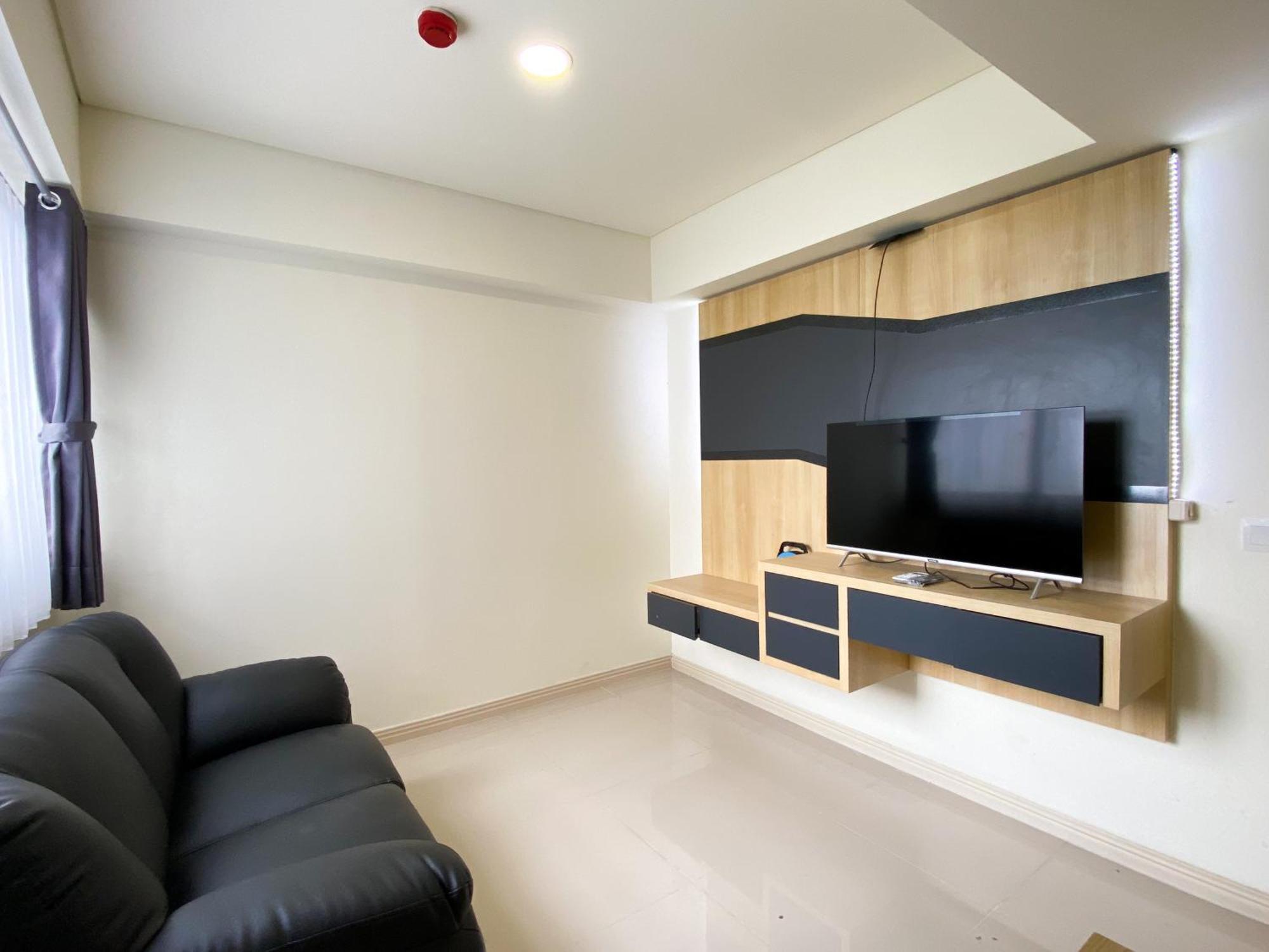 Cozy Living And Simply 2Br At Meikarta Apartment By Travelio チカラン エクステリア 写真